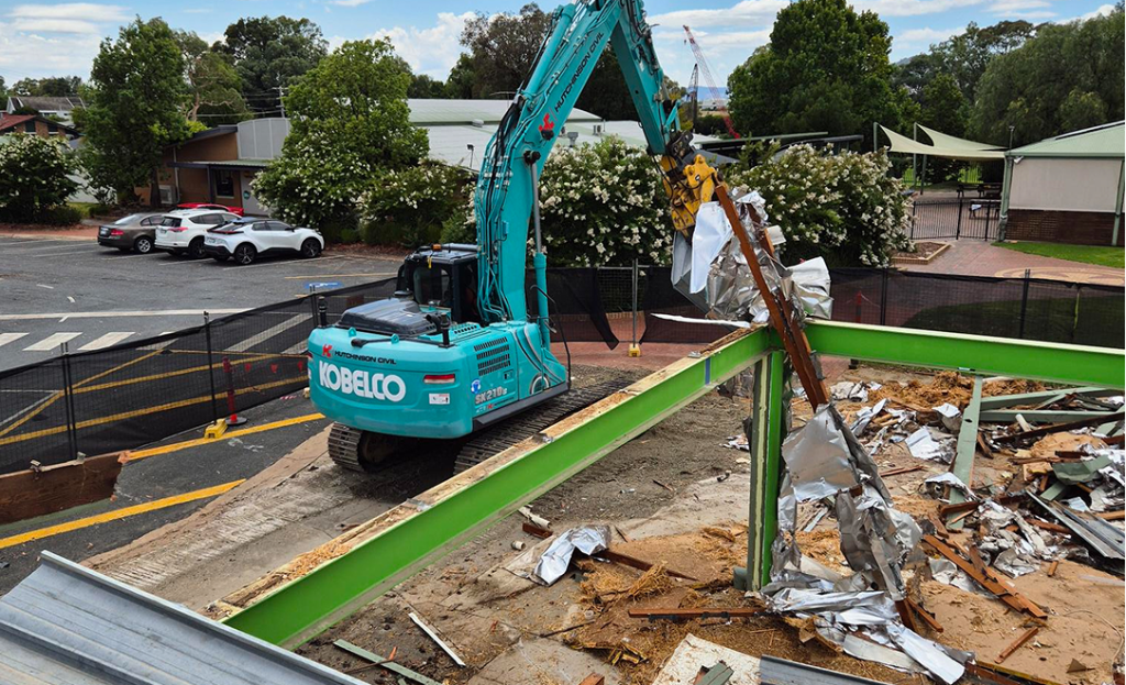 Excavator performing commercial and residential demolition in Albury–Wodonga