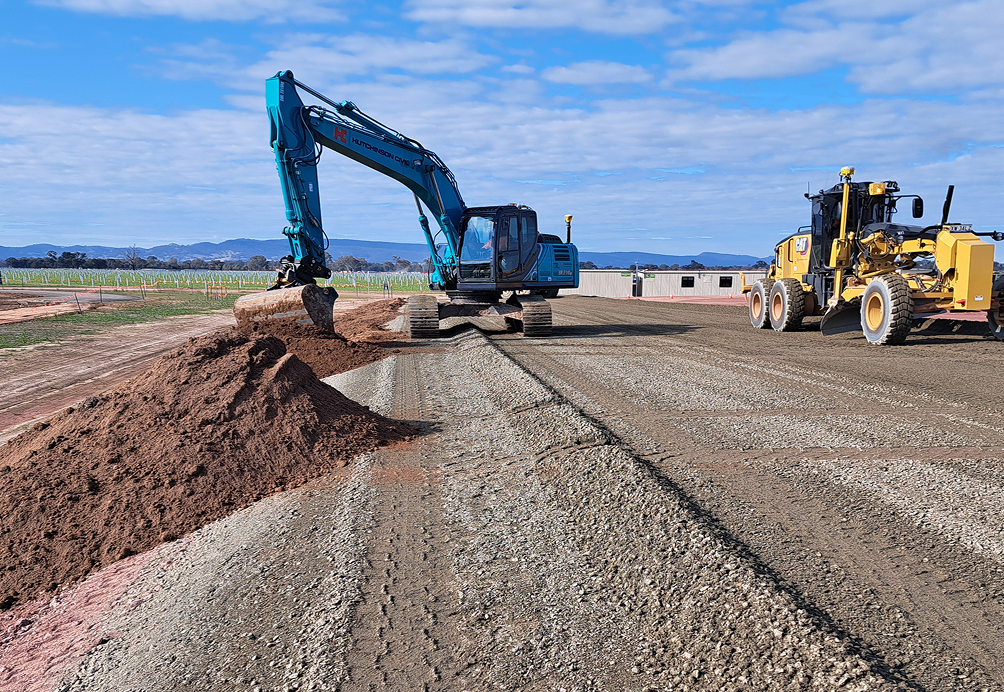Hutchinson Civil team planning works in Albury–Wodonga